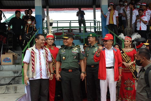 Pangdam XIITpr Beserta Kasad Menghadiri Pembukaan KKN Kebangsaan ke-10 dan KKN Bersama Pangdam XII/Tpr Beserta Kasad Menghadiri Pembukaan KKN Kebangsaan ke-10 dan KKN Bersama