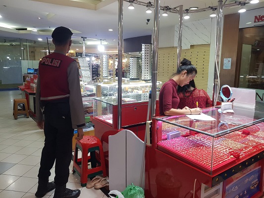 Satuan Samapta Polrestabes Medan Patroli Dialogis di Pusat Perbelanjaan