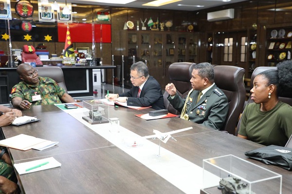 Atase Pertahanan RI Mendampingi Dubes RI-Abuja Bertemu dengan Kasad Nigeria