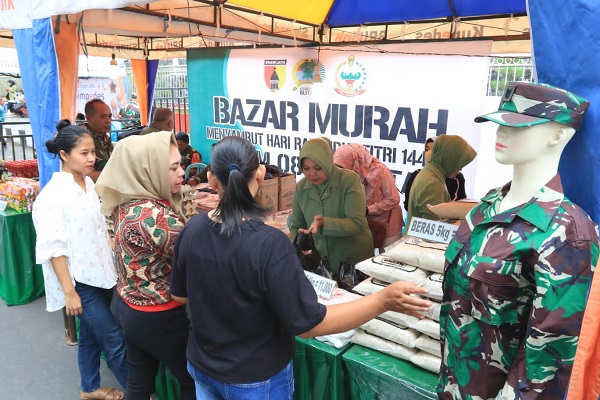 Kodim 0808Blitar Bersama UMKM Kota Blitar Menggelar Bazar Murah