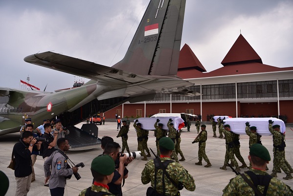 Panglima TNI Menyambut Kedatangan Jenazah Kusuma Bangsa
