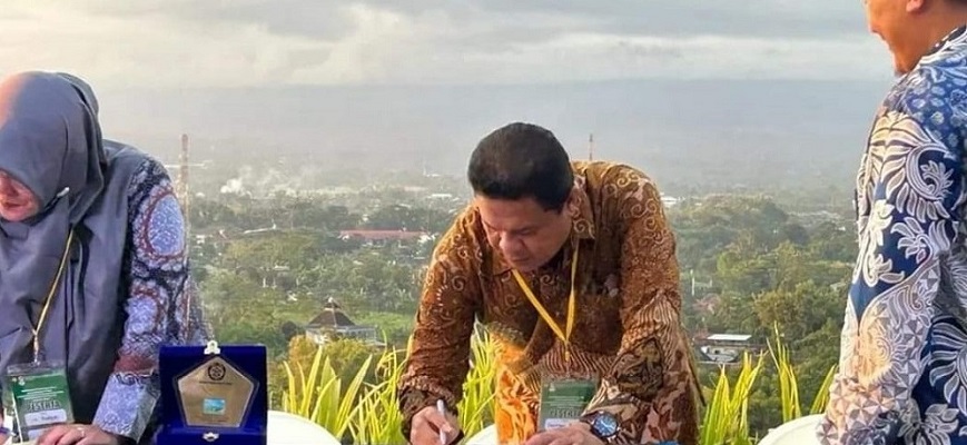 Pemkab Pakpak Bharat Terima Hibah 29 Unit Solar Sell