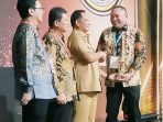 Terima Penghargaan UHC Awards 2023 Bupati 99,36 Persen Warga Pakpak Bharat Tercover BPJS