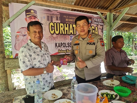 Jumat Curhat, Kapolres Simalungun Mengajak Warga Aktifkan Siskamling Jumat Curhat, Kapolres Simalungun Mengajak Warga Aktifkan Siskamling