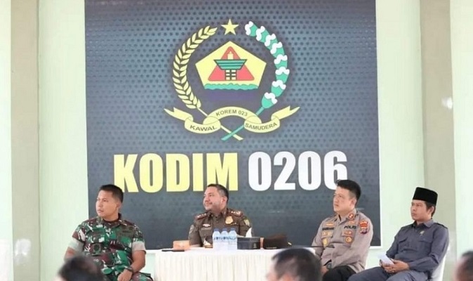 Bupati Hadiri Rakor Pelaksanaan Pengadaan Tanah Pembangunan PLTMH Kombih III di Aula Kodim 0206Dairi