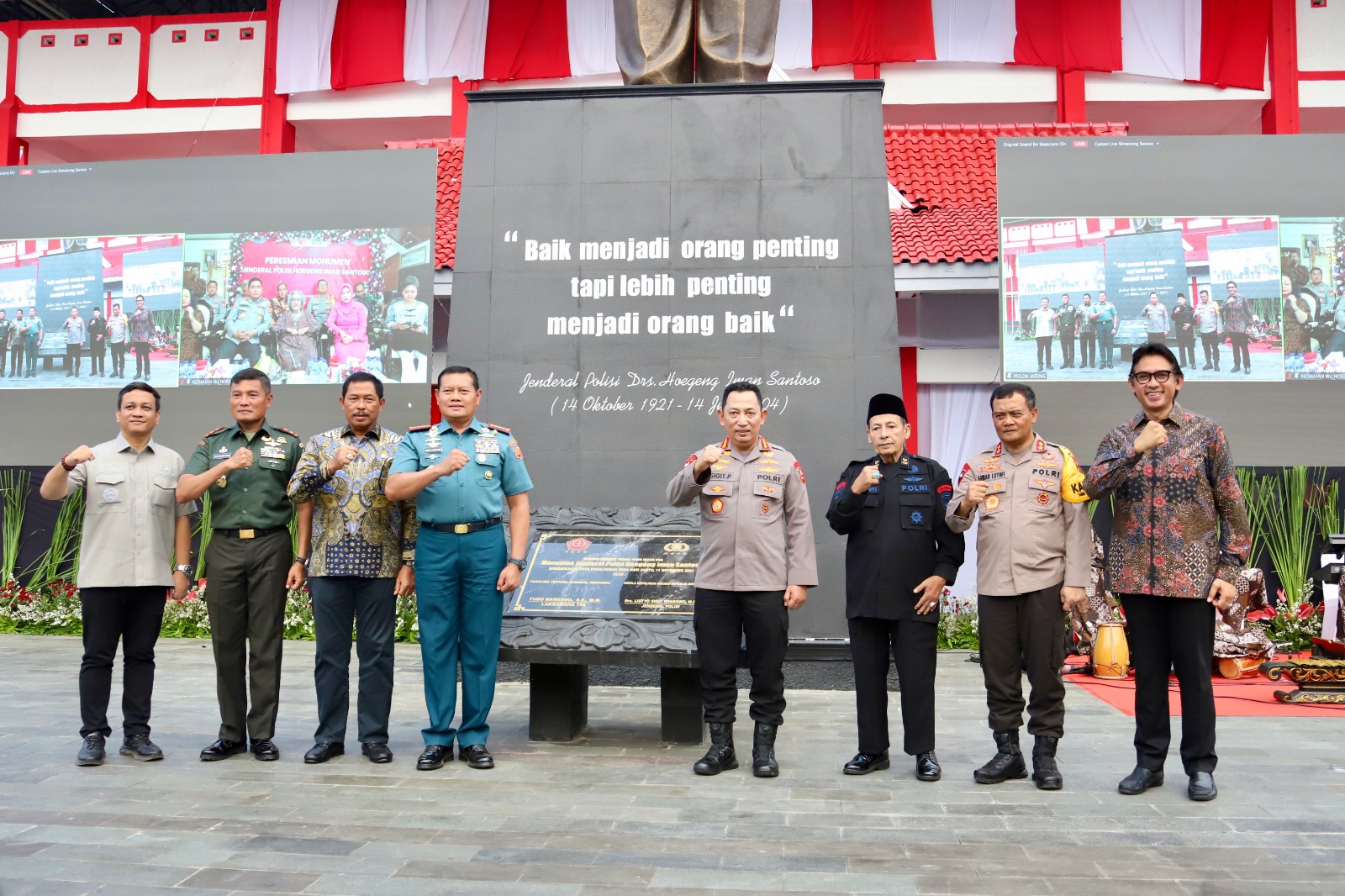 Panglima TNI Bersama Kapolri Resmikan Monumen Jenderal Polisi Hoegeng Iman Santoso