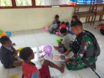 Satgas Yonif 122TS Bersama FIM Jayapura Mengajarkan Wawasan Kebangsaan yang Bermanfaat bagi Murid SDN Mosso