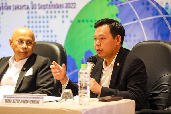 Sultan-Apresiasi-Wacana-Erick-Thohir-Terapkan-Bunga-KUR-0-Persen-Bagi-UMKM Sultan Menyayangkan Panelis Debat Pilpres Tak Mempersoalkan Periodesasi Jabatan Maksimal Ketum Parpol