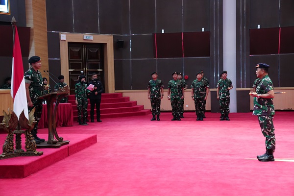 Panglima TNI Menerima Laporan Korps Kenaikan Pangkat 35 Pati TNI