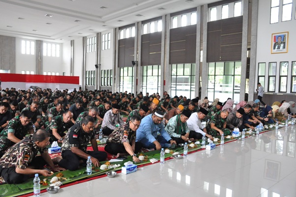 Peringati HUT Ke-65 Korem 031WB Menggelar Doa Bersama