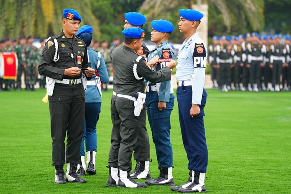 Panglima TNI Pimpin Upacara Menggelar Operasi Gaktib dan Operasi Yustisi TA 2025 di Mabes TNI (2) Panglima TNI Pimpin Upacara Menggelar Operasi Gaktib dan Operasi Yustisi TA 2025 di Mabes TNI