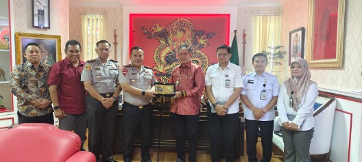 Silaturahmi dengan Kapolres Belawan, Ketua DPRD Medan Bahas Narkoba, Kriminalitas, dan Ekonomi Silaturahmi dengan Kapolres Belawan, Ketua DPRD Medan Bahas Narkoba, Kriminalitas, dan Ekonomi